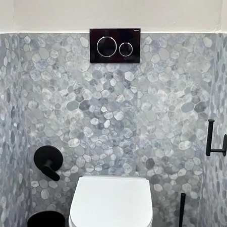 Joivy Elegant Top-floor In 아파트 라팔로